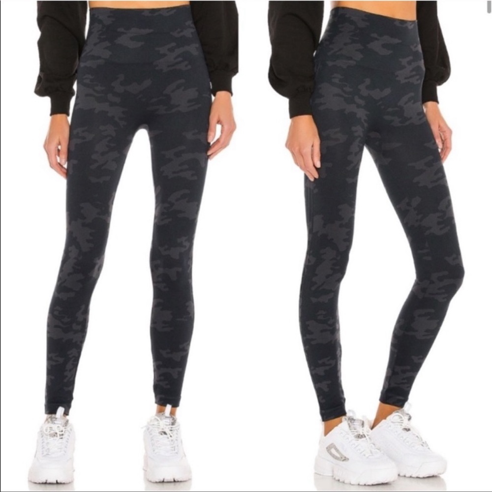 Spanx Look at Me Now Seamless 7/8 Leggings Black Camo-Large
